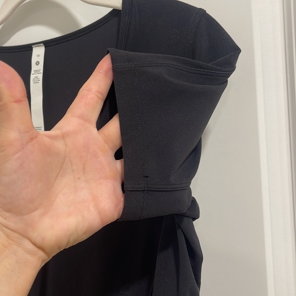 Lululemon crop top black classic right size 10 - Picture 4 of 6